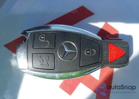 2014 Mercedes-Benz C 300 Sport 4Matic z USA, uszkodzony, nr VIN WDDGF8AB2ER310266